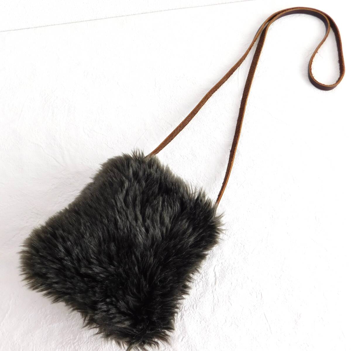 イエナ★sese★本革★フェイクファー★ショルダーバッグ★スマホ★1回使用★D694拍卖