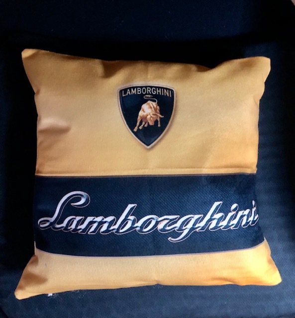 ランボルギーニロゴ 小さなクッション 日本全国送料サービス ウラカン アヴェンタドール ガヤルド カウンタック ミウラ SVJ拍卖