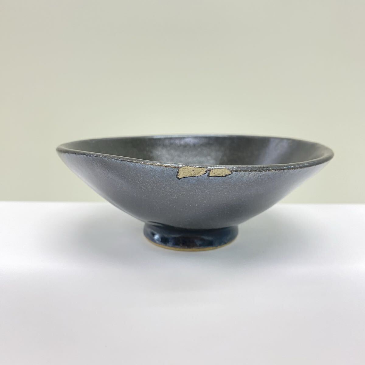 T92 陶器 京焼 清水焼 抹茶碗平茶碗 茶碗 抹茶茶碗 茶道具 陶印 銘あり 黒茶碗 和食器 骨董拍卖