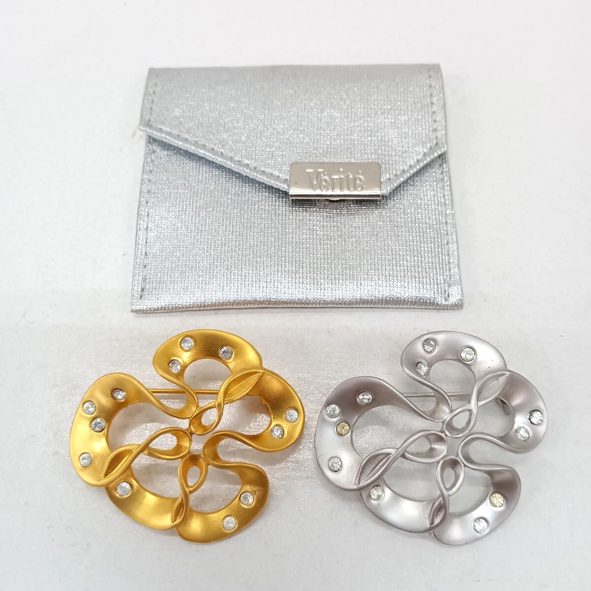 185 Verite ベリテ ブローチ コサージュ ゴールドカラー シルバーカラー 2点セット まとめてアクセサリー ファッション小物拍卖