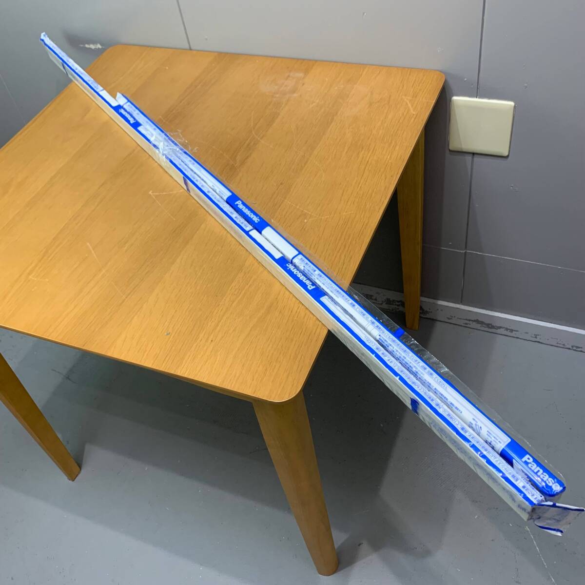 R Panasonicパナソニック 配線ダクト本体 DH0211(白)1m×1 DH0219(オフホワイト)1.345m×1 二個セット 40902M02拍卖