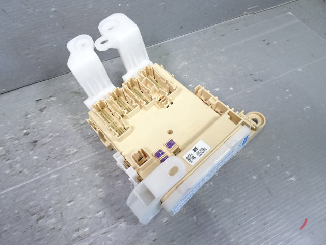 ハリアー DBA-ZSU60W ヒューズ ボックス BOX 3ZRFAE 82730-48N01 平成29年 プレミアム 1kurudepa拍卖