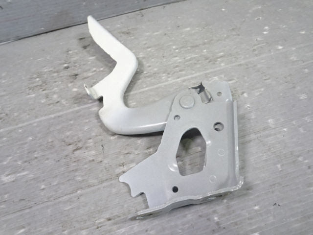 ハリアー DBA-ZSU60W 左側ボンネットヒンジ 53420-48140 平成29年 プレミアム 070 ホワイトパール 1kurudepa拍卖