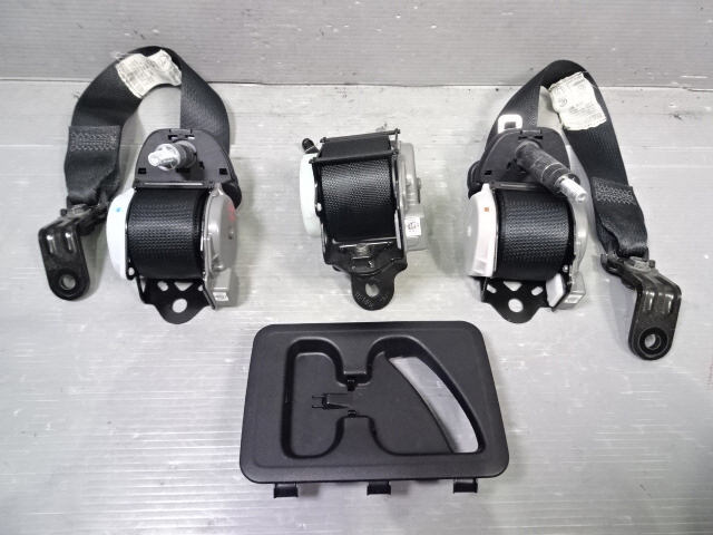 ヴェルファイア DBA-AGH30W リア シートベルト 平成29年 ゴールデンアイズ 3列目用 1kurudepa拍卖