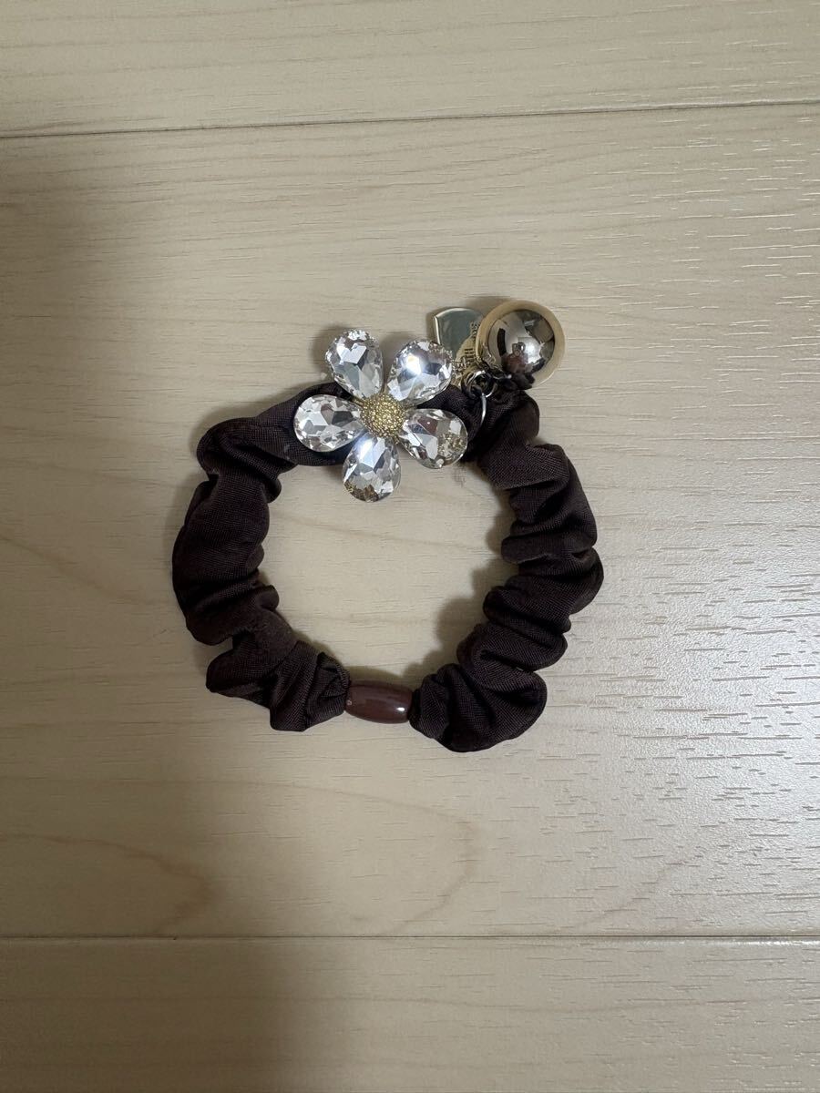 【匿名配送】飾り付きミニシュシュ拍卖