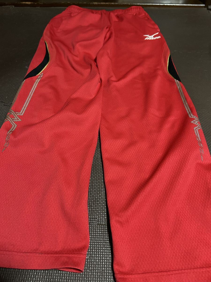 新品MIZUNO赤、黒、ロゴ白(刺繍)ライン入りストレッチパンツ サイズL拍卖