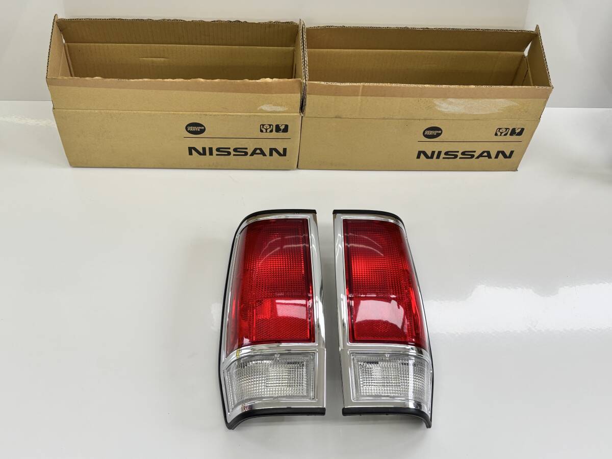 日産純正品 新品未使用 ダットサン720 USベット用 テールレンズ 左右セット拍卖