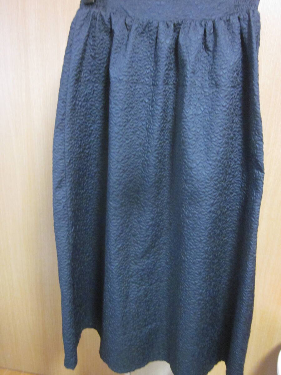 新品☆エンボス花柄黒スカート☆サイズM拍卖