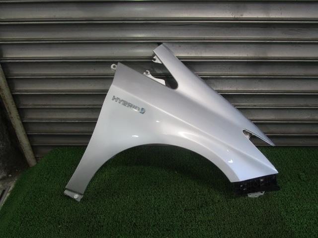 プリウス DAA-ZVW30 右フロントフェンダー 53801-47050 1F7 シルバーメタリック /50480拍卖