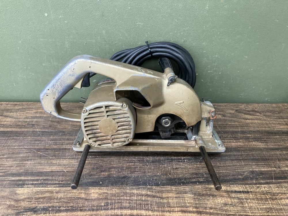 022●おすすめ品●マキタ makita 仕上ミゾキリ 3800N-A 動作時モーターから火花出ます 堀跡あり コード被覆破れあり拍卖