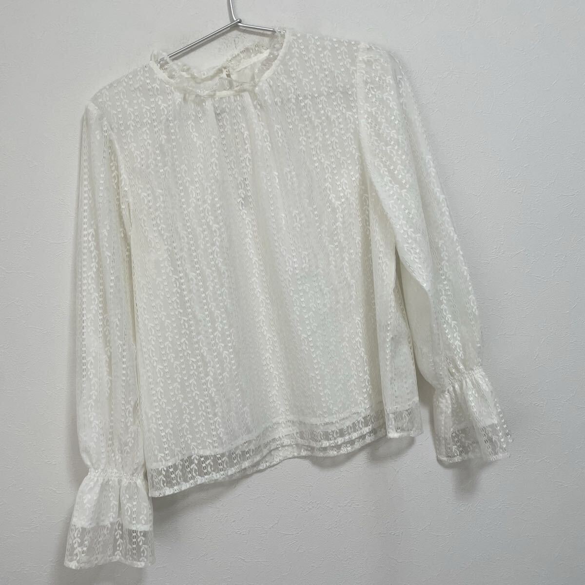 プロポーションボディドレッシング スタンドシアーレースブラウス拍卖