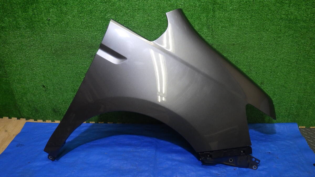 凹み無 H25年式 ホンダ ステップワゴン DBA-RK1 右 フロントフェンダー カラー:NH737M シルバー グレー 前期 RK2 運転席側 管A58拍卖