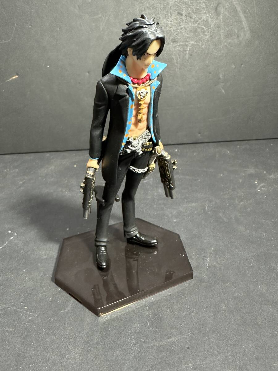★コレクター必見!! 当時物 現状品 訳有 BANDAI ONE PIECE ワンピース エース 海賊コート フィギュア キャラクター オブジェ 置物 KZ469拍卖