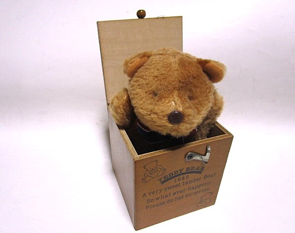 レア アンティーク★テディベア TEDDY BEAR 1985 びっくり箱 ぬいぐるみ 木箱入り 置物 インテリア 玩具★拍卖