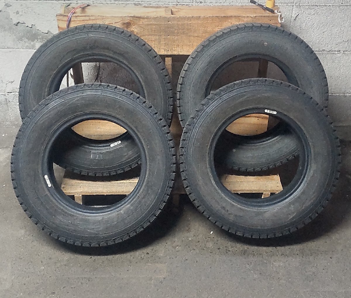 スタッドレス タイヤ 1本 2022年製 145R12 LT 6P.R. DUNLOP WINTER MAXX SV01 7.1-7.5 中古拍卖
