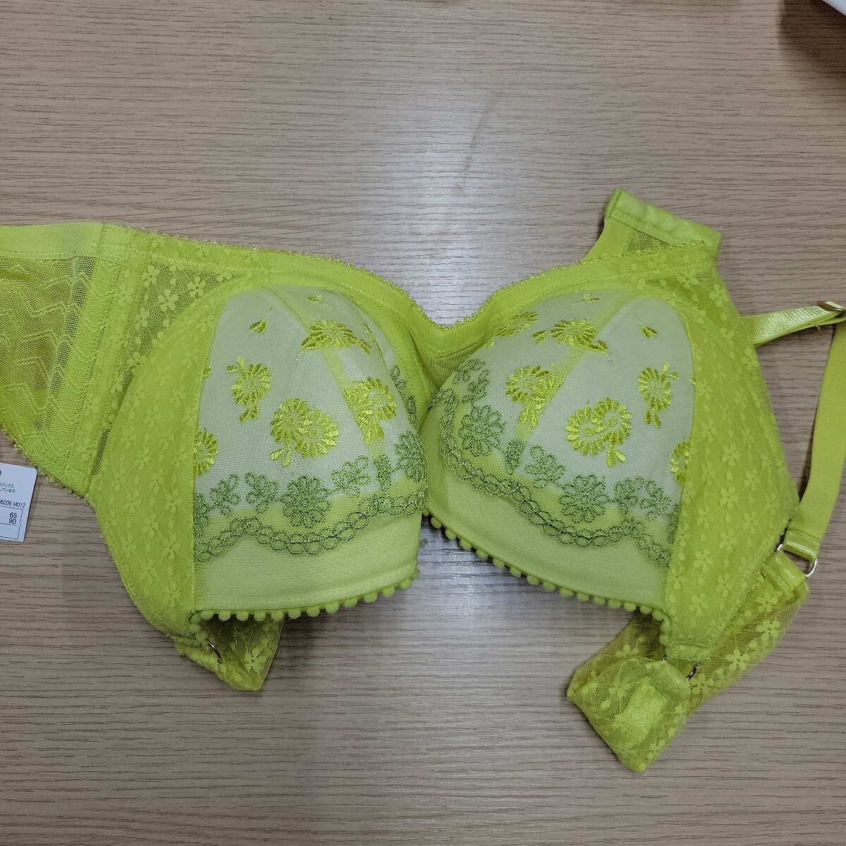 トリンプ ワイヤーブラ サイズE65 黄緑色花柄拍卖