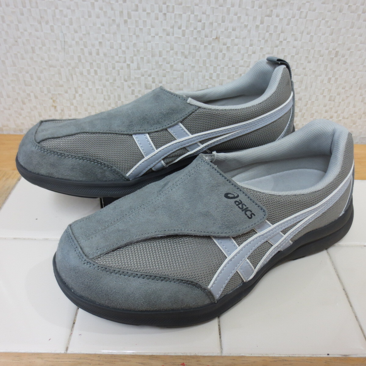 新品 B品(試着有) アシックス ライフウォーカー 介護兼用 1241A010 グレー 25.5㎝ LIFE WALKER 佐川急便700円 I9/12拍卖