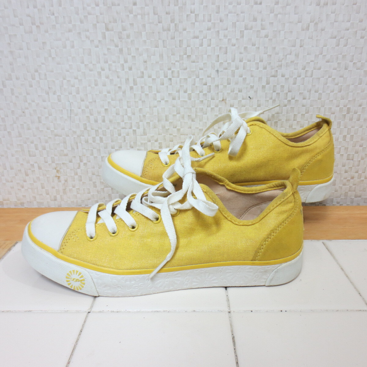 新品B品(ほこり汚れ) アグ メタリックキャンバス イエロー 24cm スニーカー シープスキン UGG METALLIC CANVUS レタパ送料600円 k9/14拍卖