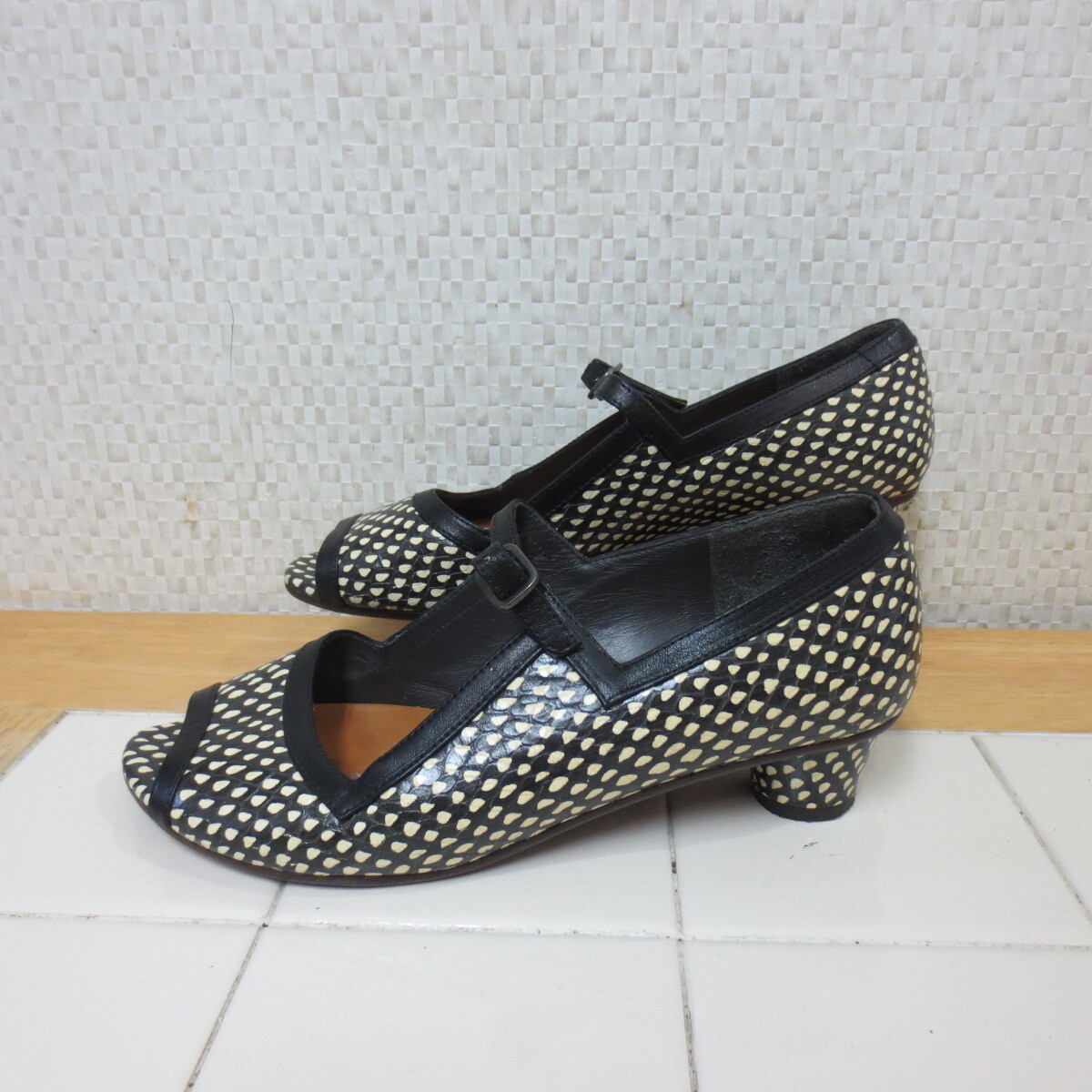 着用少 ヒットマン×チエミハラ 黒 白 ドット柄 23.5cm サンダル 本革 スペイン製 CHIE MIHARA HITMAN レタパ送料600円 k9/15拍卖