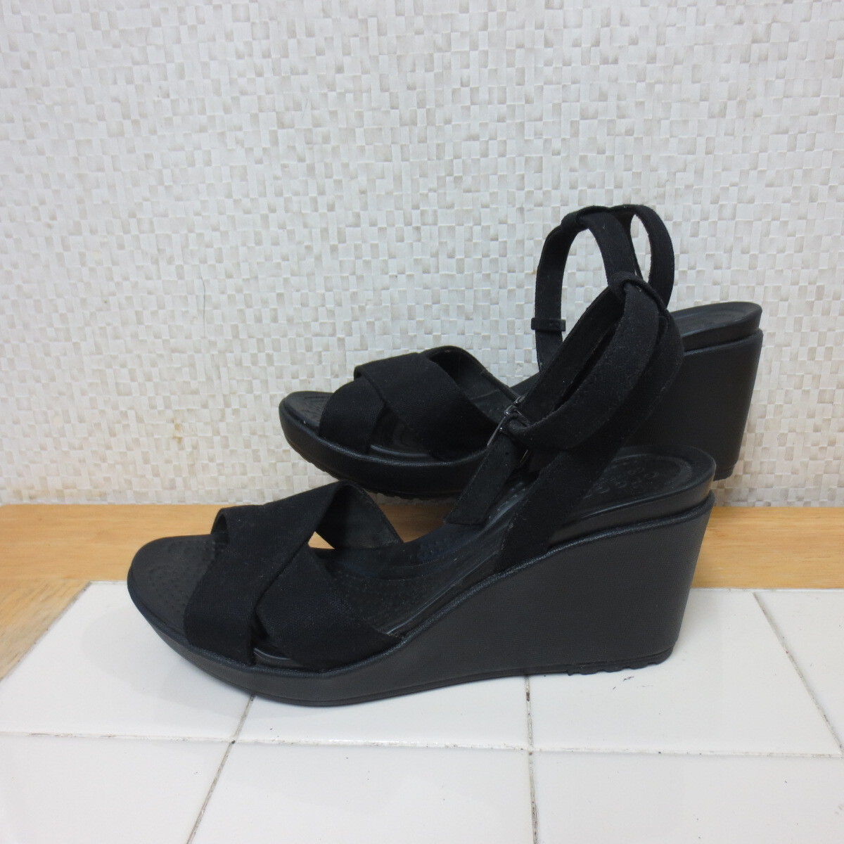 新品同様 クロックス レイ 2.0 黒 24cm サンダル クロスストラップ ウェッジソール crocs レタパ送料600円 k9/15拍卖