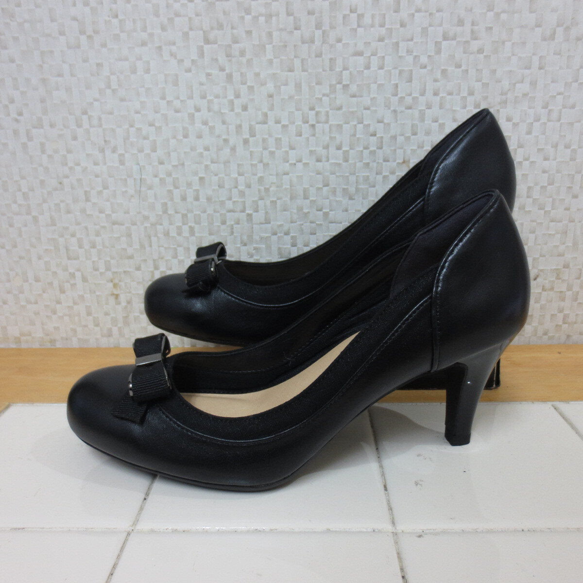 新品B品(ホコリ汚れ) プールサイド 黒 23.5cm パンプス POOL SIDE 送料レタパ600円 k9/20拍卖