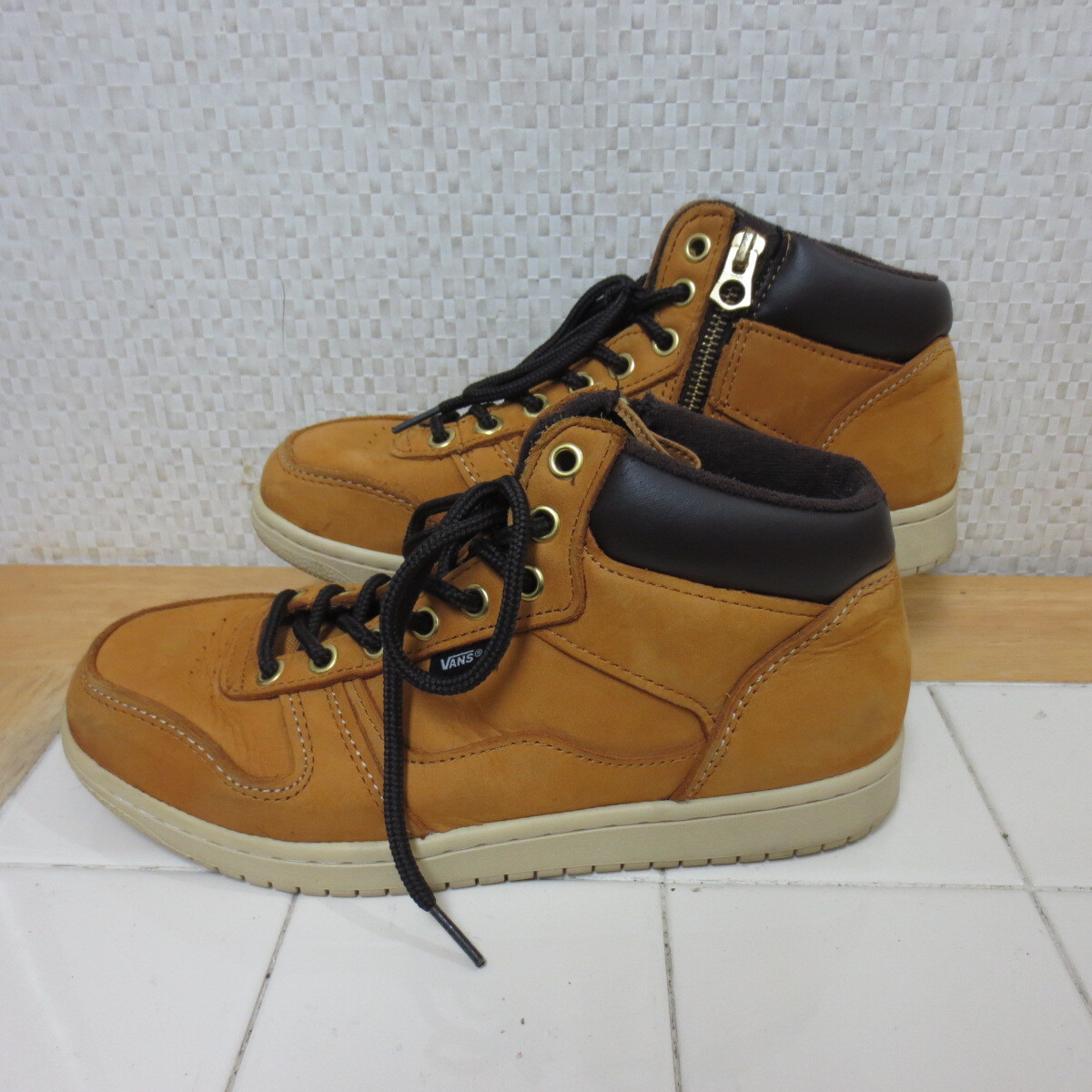 美品 着用少 トップのこげ茶にべた付き無し 本革 バンズ ワーカービー キャメル 26cm スニーカー VANS WORKER BEE 佐川送料700円 k9/20拍卖