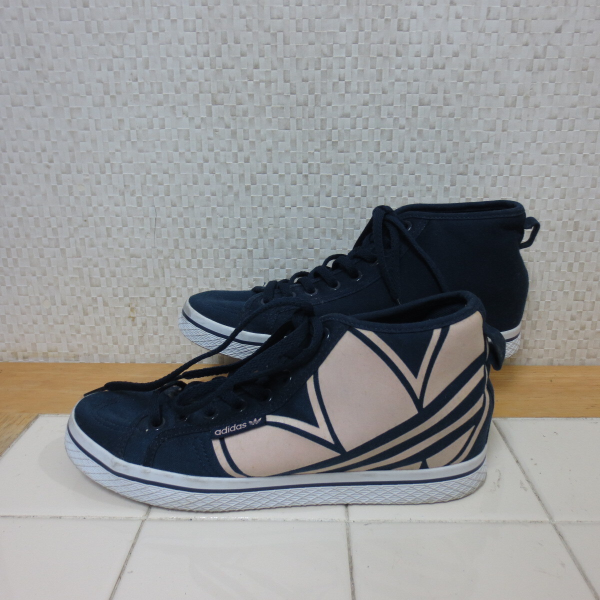 アディダス ビッグロゴ 紺 24.5cm ハイカット 背が高くなる シークレットソール adidas BIG LOGO レタパ送料600円 k9/28拍卖