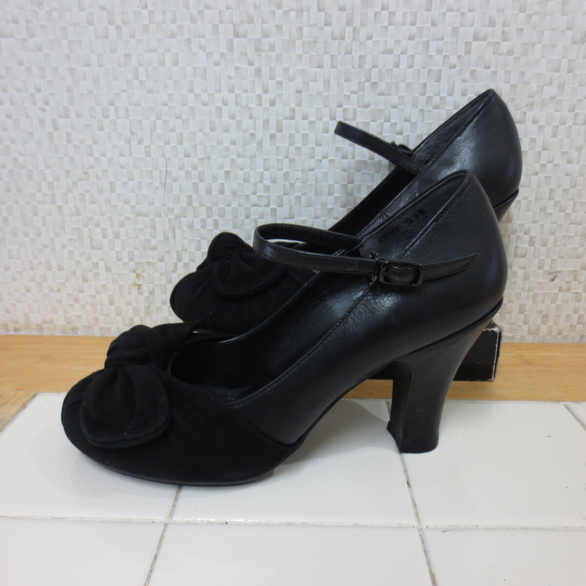 ツモリチサト 黒 23.5cm ストラップ パンプス リボン TSUMORI CHISATO レタパ送料600円 k9/29拍卖