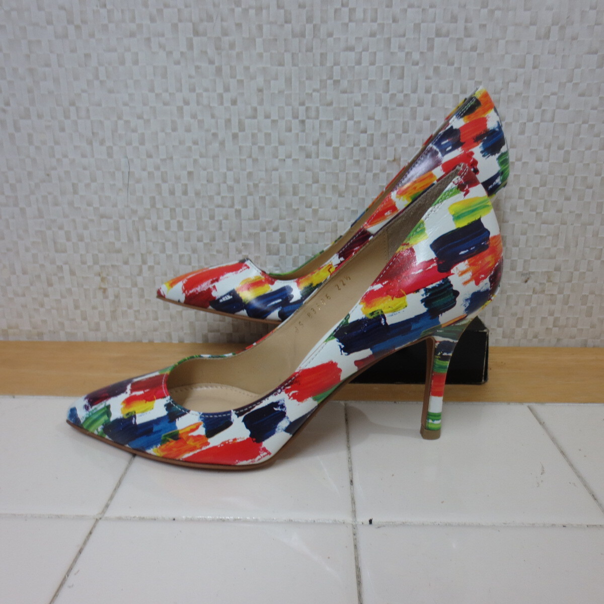 モードエジャコモ ペイントアートポインテッドトゥパンプス マルチカラー 22.5cm ハイヒール MEDA ModeetJacomo レタパ送料600円 k9/29拍卖