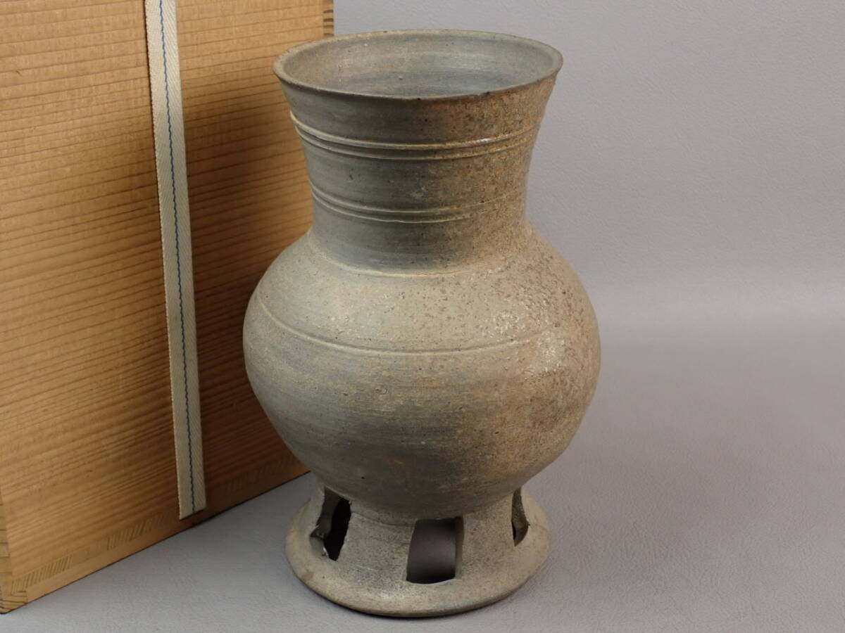 【骨董・茶道具】★新羅?須恵器?★★輪線文脚付壷 go100wb 陶質土器 花道 華道 出土品 発掘品 朝鮮美術 猿投拍卖