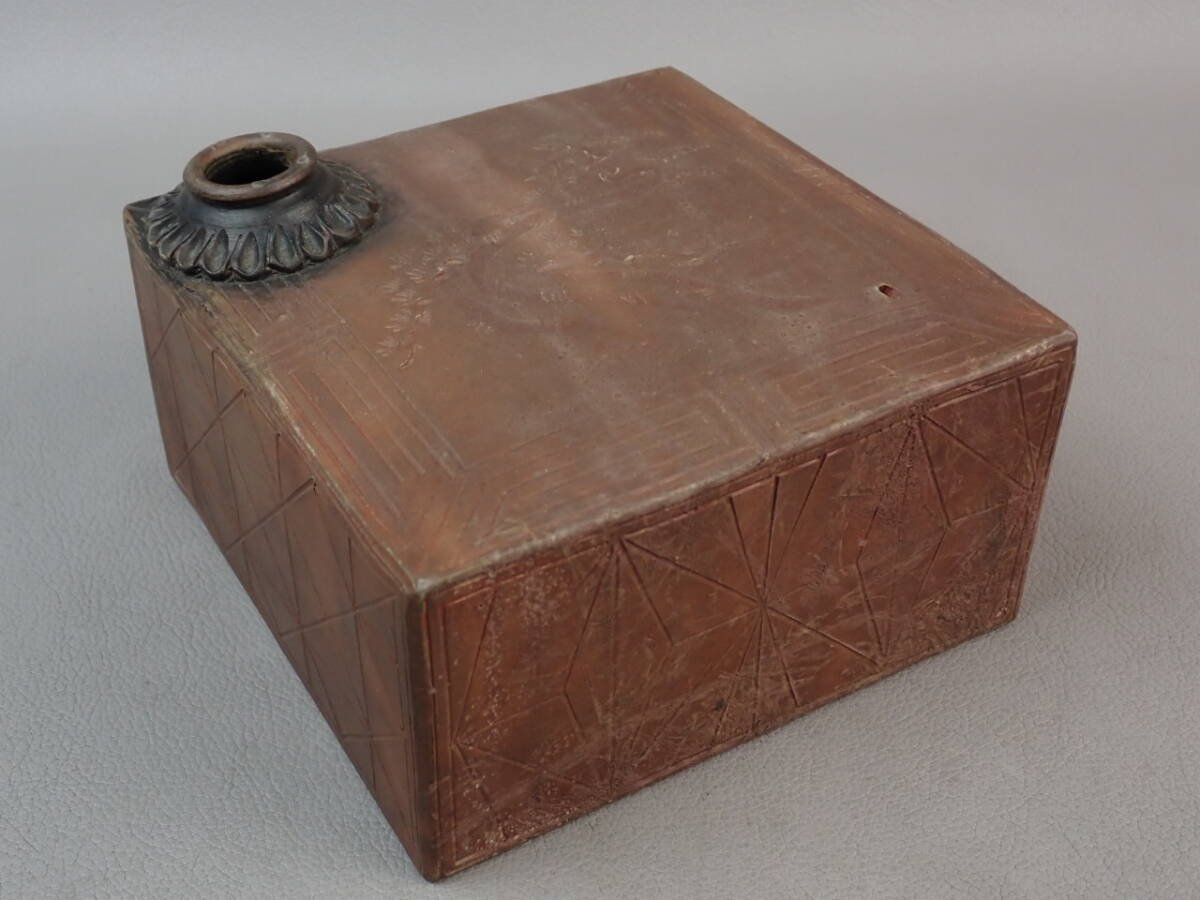 【骨董・茶道具】★古い 備前焼 古備前★★陰刻松文角徳利 go027tb 酒器 花道 華道 水滴 文房具 書道具拍卖