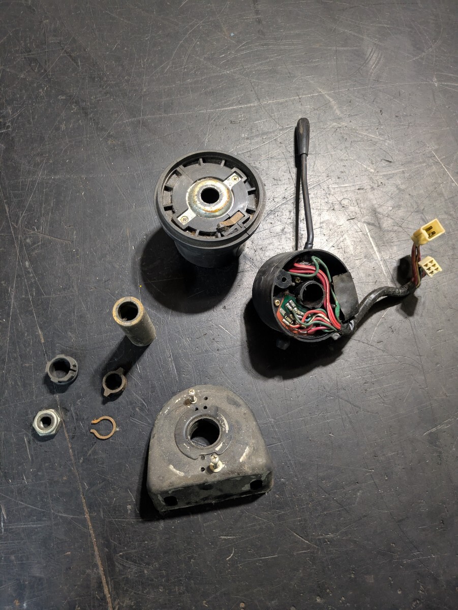 マツダ ポータートラックより取り外し ステアリング コラム周り 現状渡し 細かな欠品あるかも? ポーターバン KBAA  スイッチ拍卖