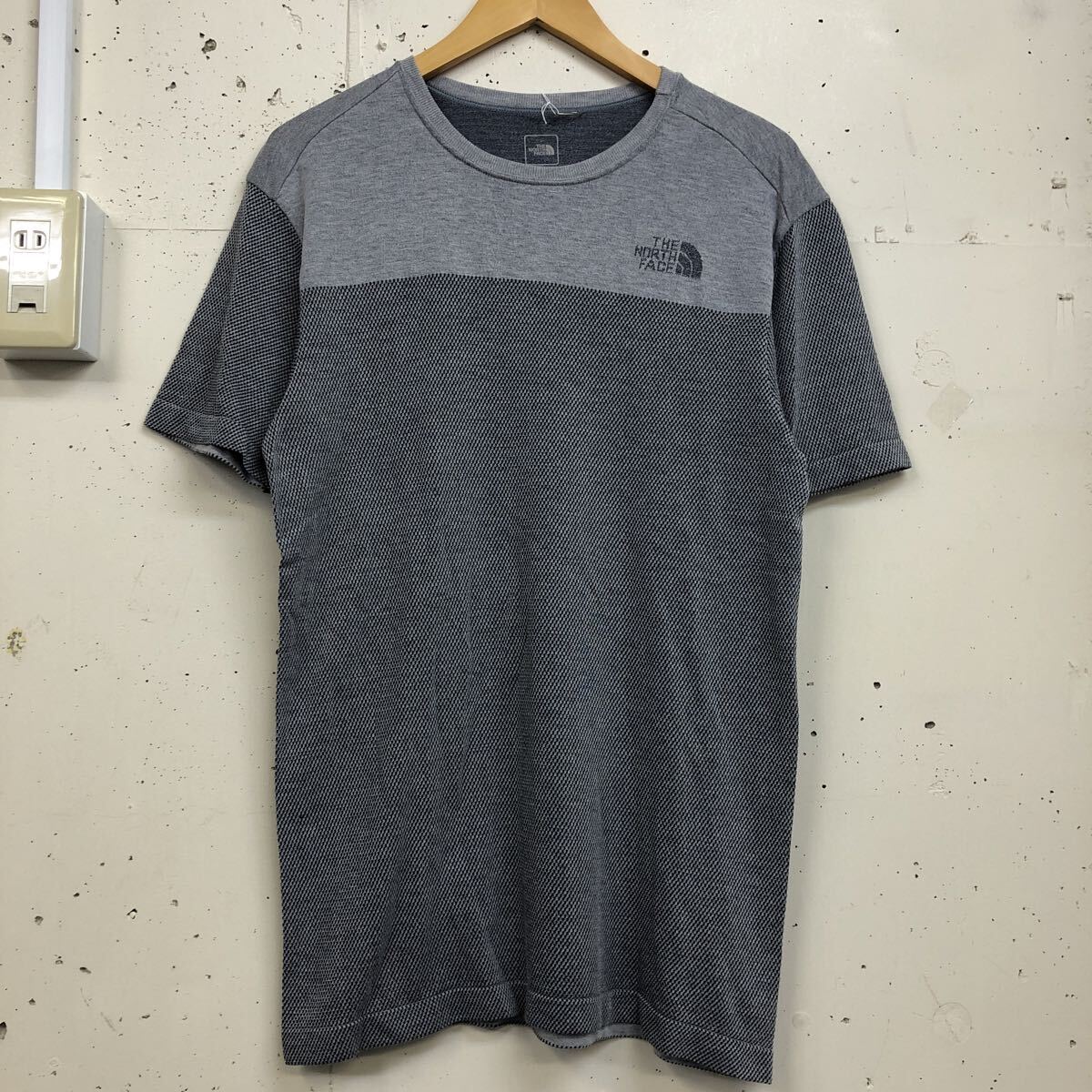 美品 THE NORTH FACE 半袖 Tシャツ NT11807 SS NPS LOGO DRY CW Tee メンズ サイズL グレー アウトドア 拍卖
