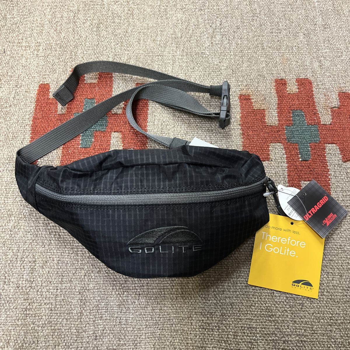 新品未使用 タグ付 GOLITE ゴーライト Cling-ug ULTRA GRID 撥水ファスナー ボディバッグ 黒 ブラック アウトドア 拍卖