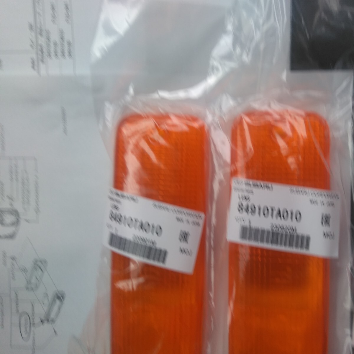 ☆即決送料込み サンバーKS4 純正フロントウインカーレンズ左右セット 未使用品 ウインカーランプターンランプフロントバンパーの中⑨拍卖