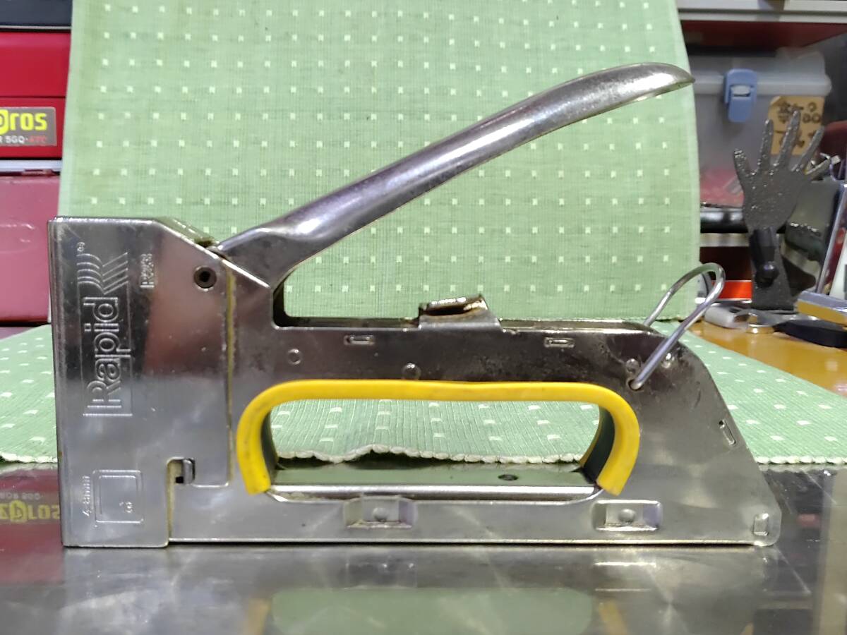 Rapid ラピッド(SWEDENスウェーデン製)メタルタッカー「R23」(中古品)DIYプロ塗装リフォーム打込み作業工具 拍卖