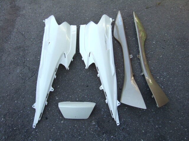 そ0926 スカイウェイブ250S  CJ44A サイドカバー左右 シートカウル サイドモール左右 テールカバー リアカウル拍卖