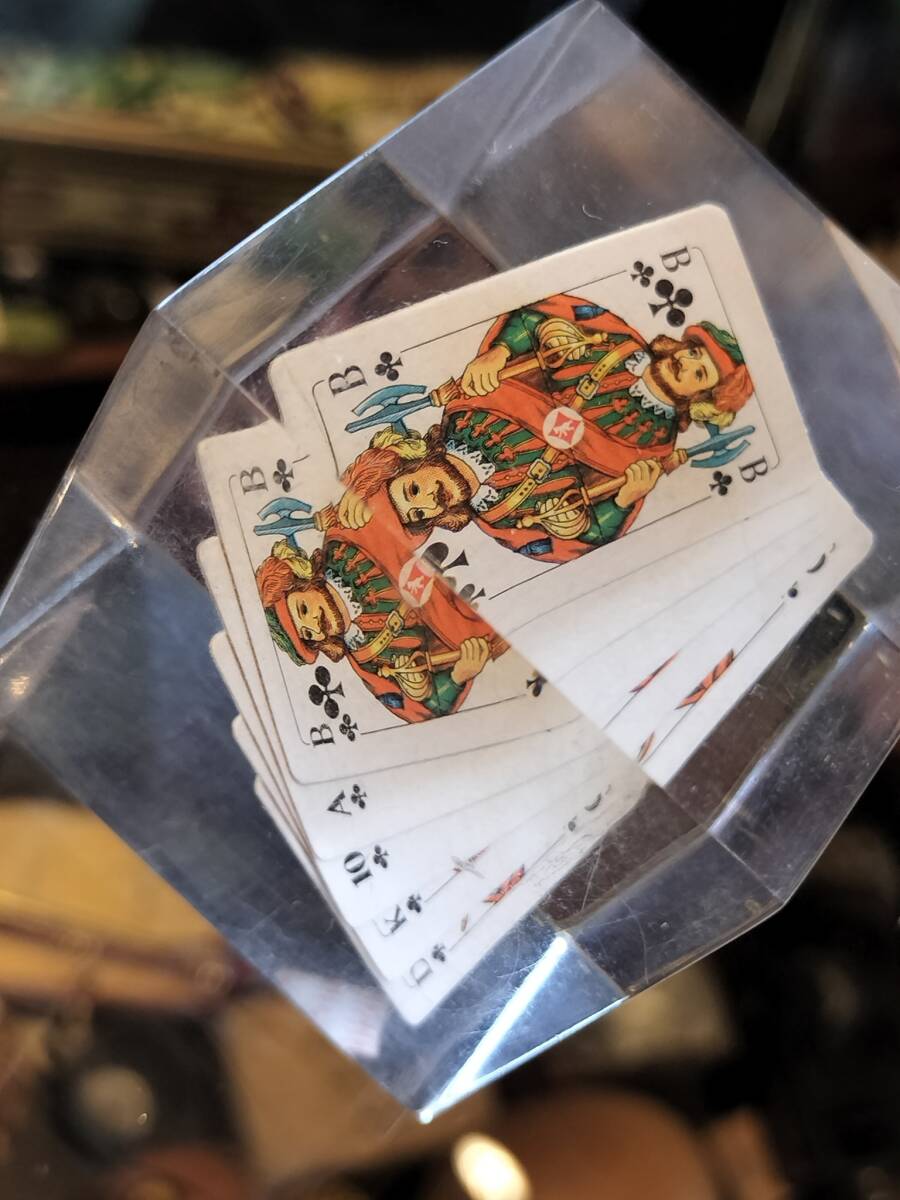 フランスアンティーク とても可愛い ペーパーウェイト 中に小さな トランプカードが入っています!拍卖