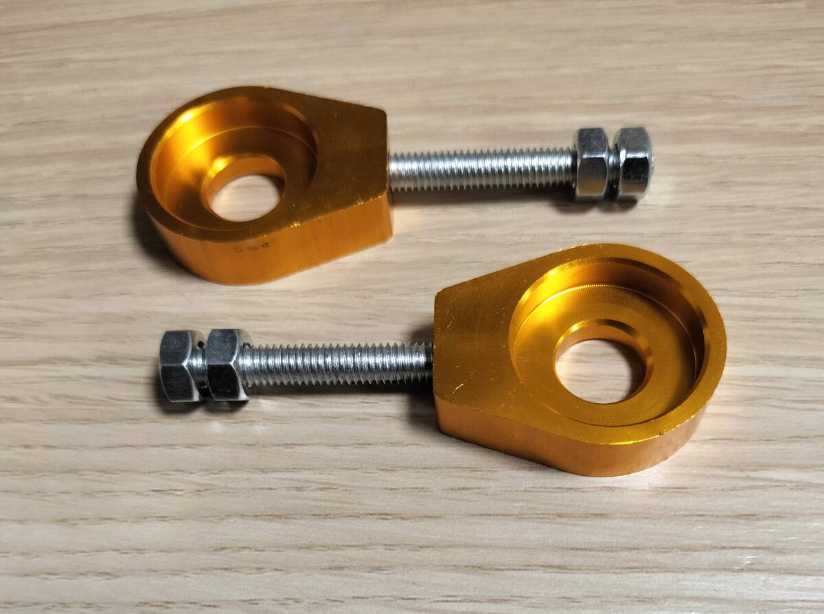 アルミ チェーンアジャスター ゴールド 12mmアクスルシャフト用 スーパーカブ110 モンキー ゴリラ シャリー ダックス 等に! ネジロック済拍卖
