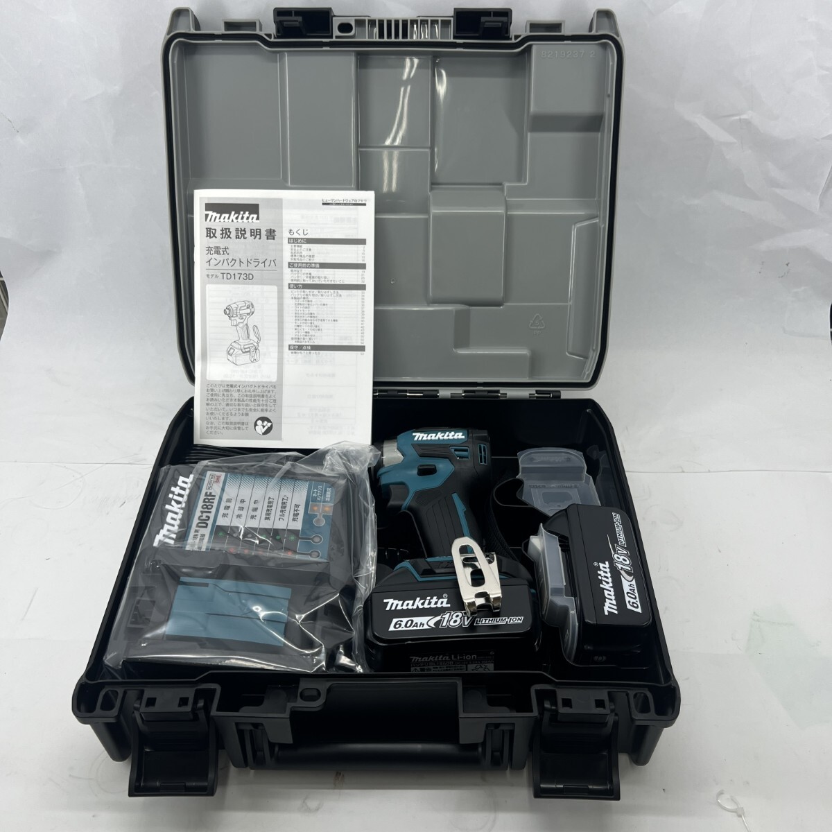〇〇 MAKITA マキタ 充電器・充電池2個・ケース付 コードレス式 18v 6.0Ah TD173DRGX ブルー 未使用品 未使用に近い拍卖