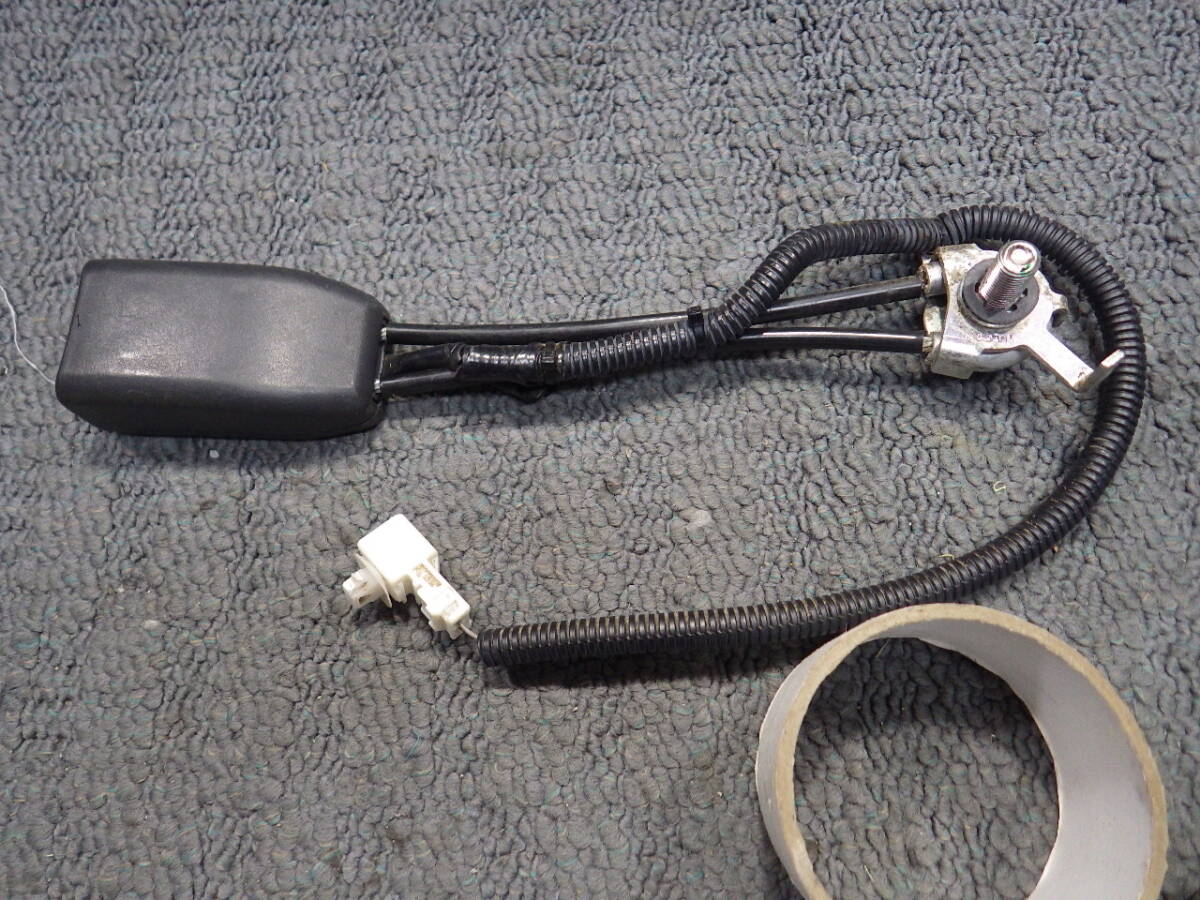 アクティトラック アクティ HA9 HA8 純正 シートベルトバックル キャッチ 受け キャッチャー 受け皿 運転席側 右側 R 右 即決拍卖