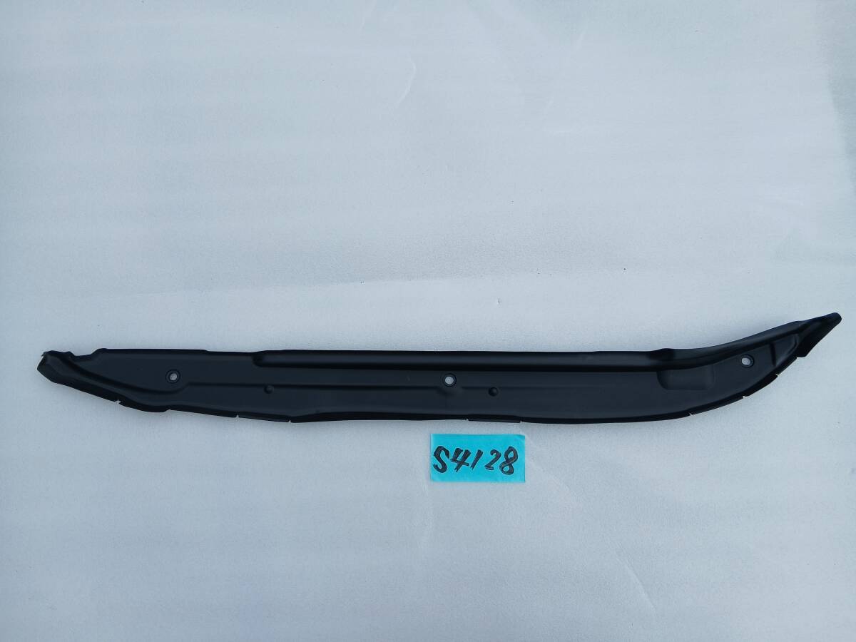 Porsche ポルシェ カイエン 純正 フロント フェンダートリム フェンダーカバー 右 9Y0854778A S4128 拍卖