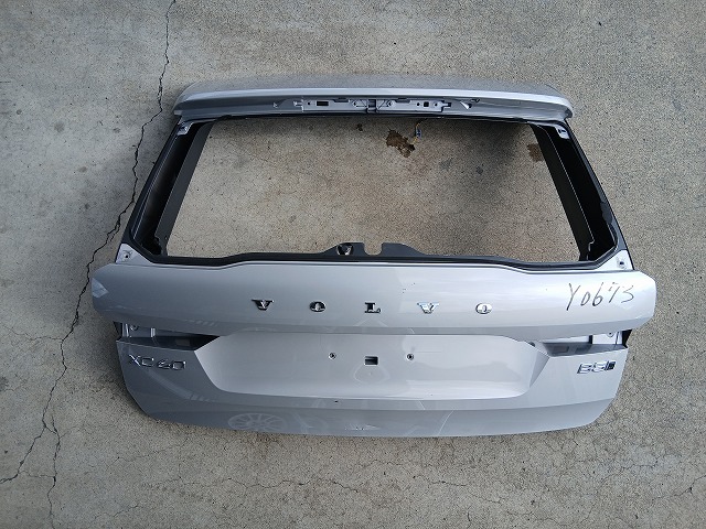 VOLVO ボルボ XC60 リアゲート バックドア 31420451‐1 エンブレム付 シルバー系 Y0673拍卖