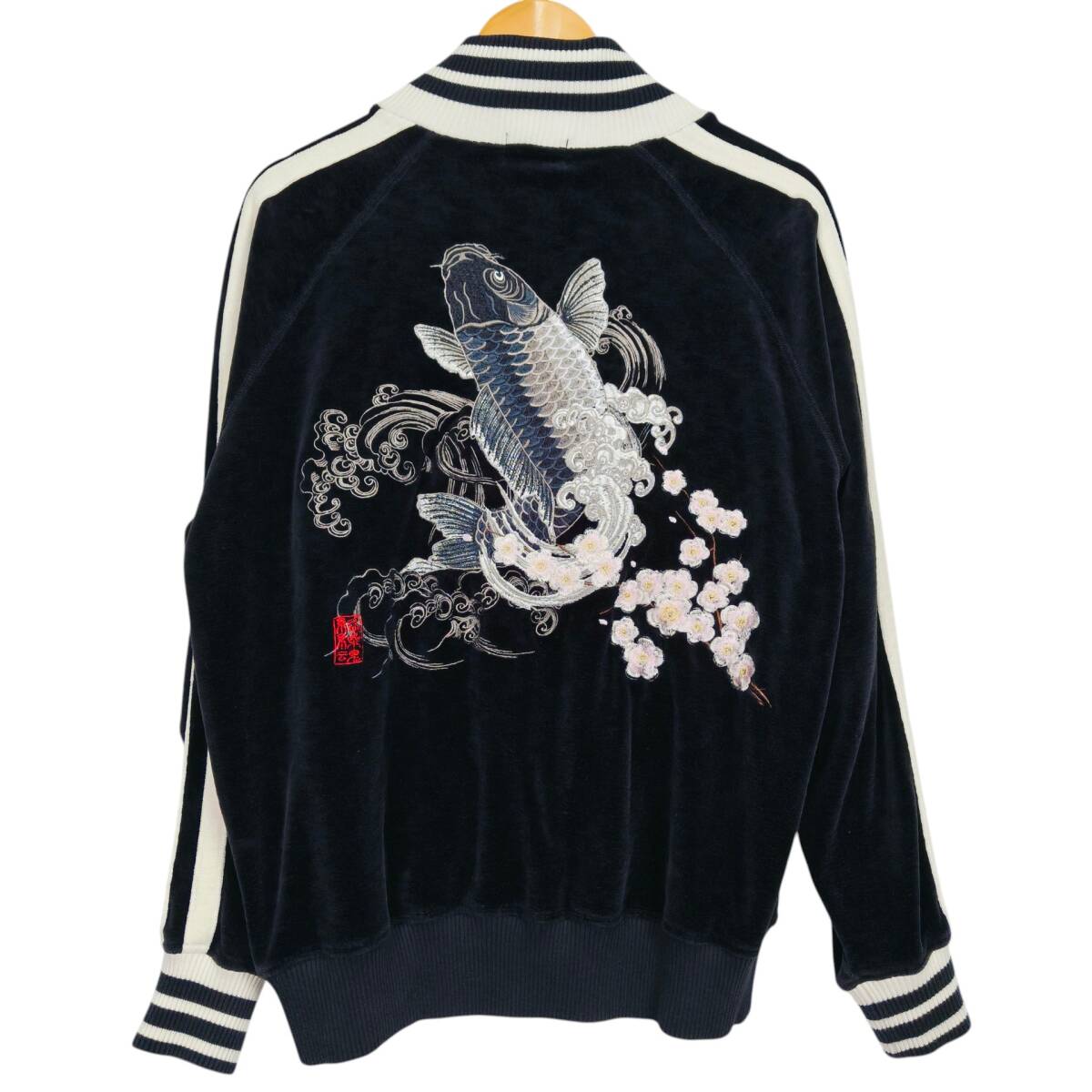 絡繰魂 KARAKURI TAMASHII 鯉 桜 刺繍 和柄 ベロア ジャケット ブルゾン Lサイズ 黒系 スカジャン風拍卖