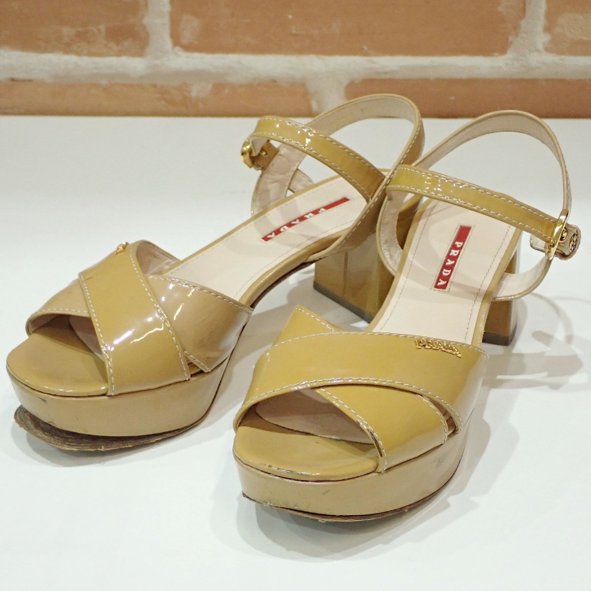 9128 【本物保証】PRADA エナメル ヒールサンダル 37.5サイズ(24.5cm相当) ヒール高5.5cm プラダ アンクルストラップ レディース 靴拍卖