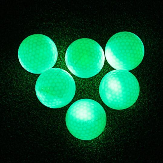 新入荷大人気 打つと光るledゴルフボール 4個セット 夜トレーニング 始球式に 景品に グリーン拍卖