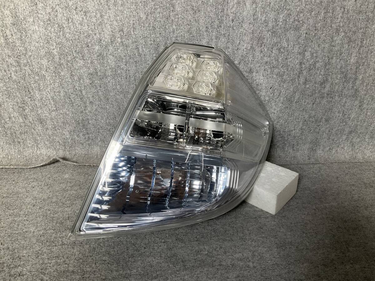 5366-Z12 フィット GP1/GP4 テールレンズ LED 右 ☆拍卖