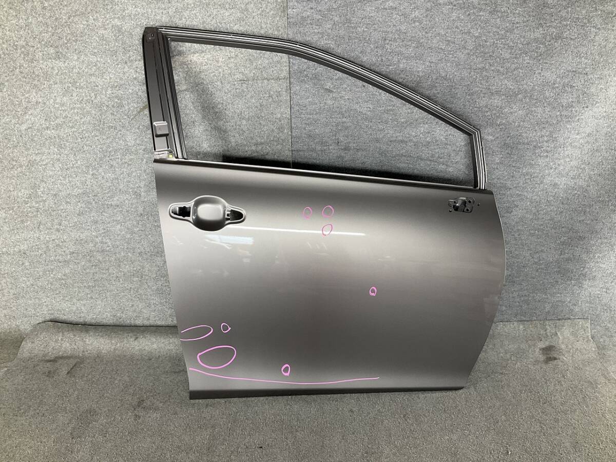 X018-ナ シエンタ NSP170/NHP170 フロントドア 右 カラー:4V8 ☆拍卖