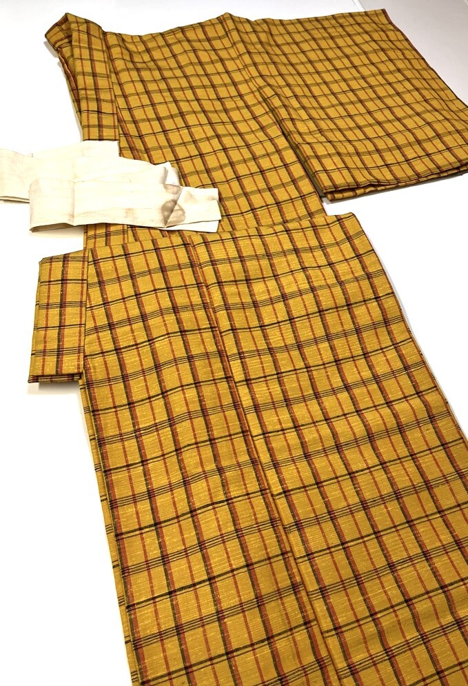 花とら●リサイクル着物 子供用 紬 黄 格子 着丈138cm 着用可能 リメイク 素材 細工用 250825拍卖