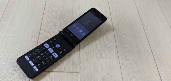 au GRATINA KYF37 KYOCERA 京セラ /4Gガラホ/折畳式/ 簡易動作確認&簡易清掃&初期化OK 利用制限○ #218TD拍卖